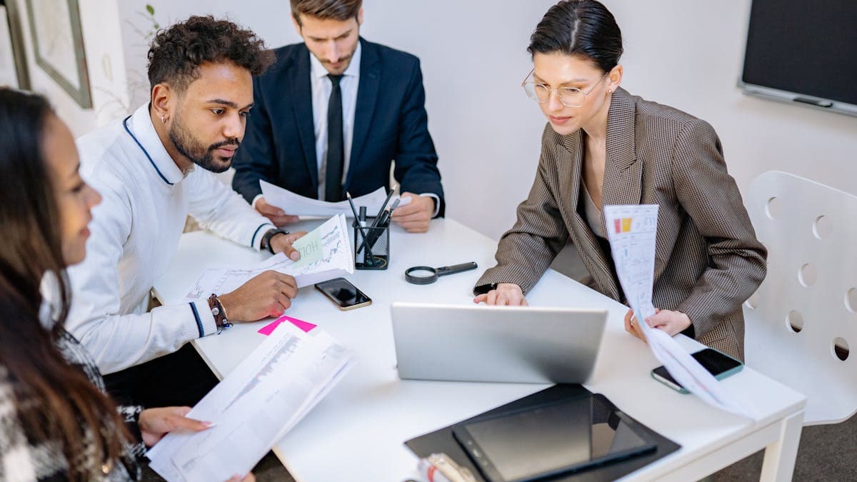 Kan AI tage referat af møder? Sådan virker det